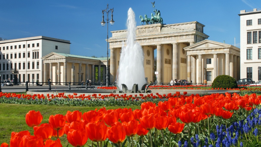 Brandenburger Tor mit Tulpen