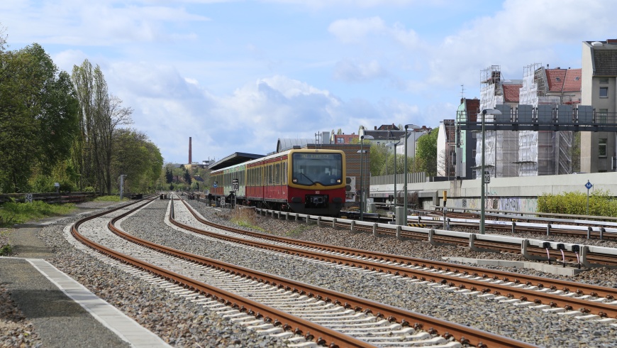 S-Bahn am Bhf: Bundesplatz