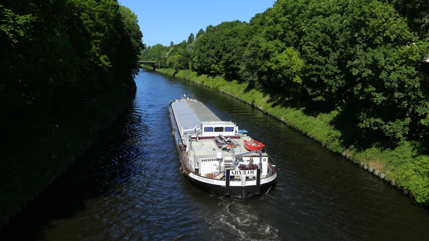 Binnenschiff auf dem Teltowkanal