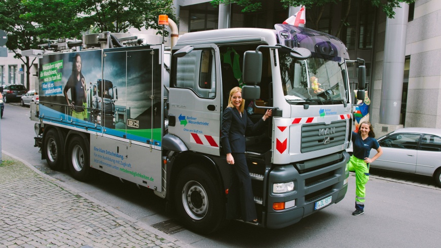 Tank-Saug-Fahrzeug der Berliner Wasserbetriebe