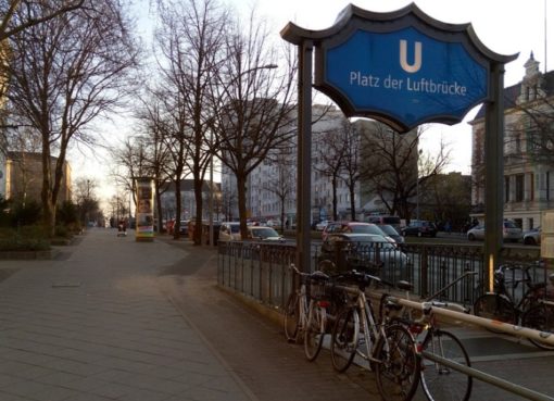 Eingang U-Bhf. Platz der Luftbrücke