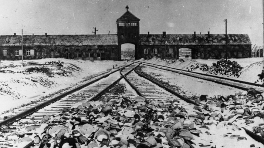 Torgebäude des KZ Auschwitz-Birkenau