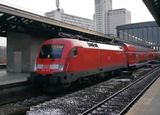 Bahnhof Zoo mit DB-Regionalzug
