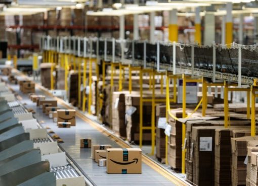 Amazon-Paketlogistik-Verteilerzentrum