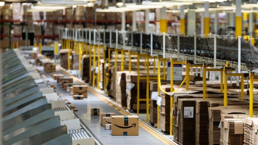 Amazon-Paketlogistik-Verteilerzentrum