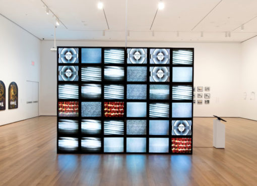 Adrian Piper, Mauer, 2010. Video Installation