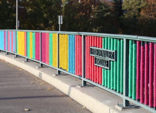 Friedenauer Brücke in bunt