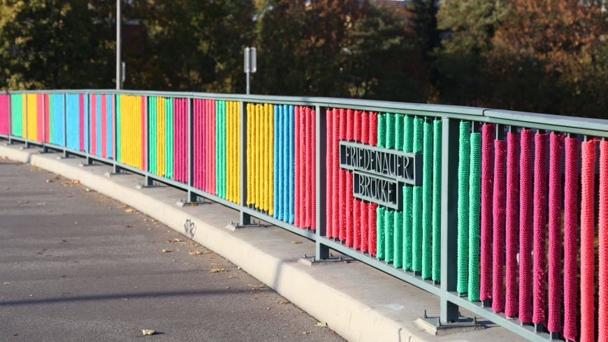 Friedenauer Brücke in bunt