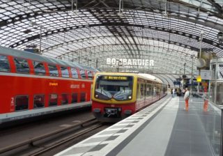 DB-Regio und S-Bahn im Berliner Hauptbahnhof - Foto: pixabay