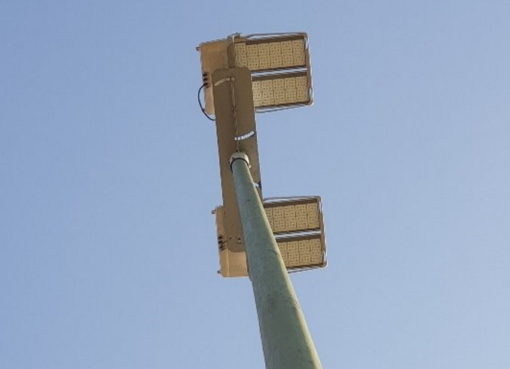 Detail: Flutlichtmast mit LED