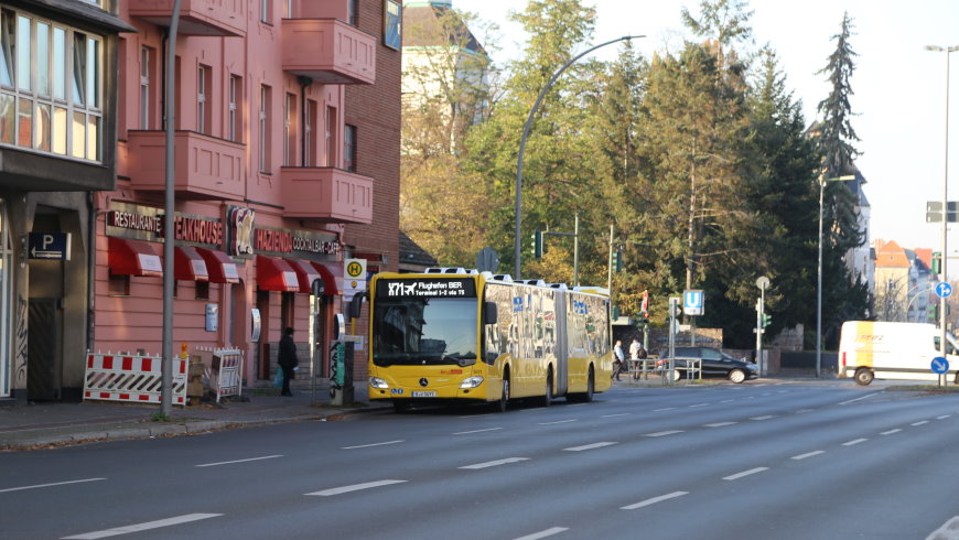 Bus X71 in Alt-Mariendorf