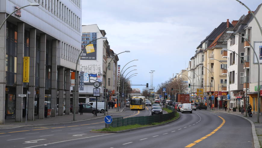 „Bussonderstreifen mit Radverkehrsnutzung“ auf dem Tempelhofer Damm - Foto:tsz