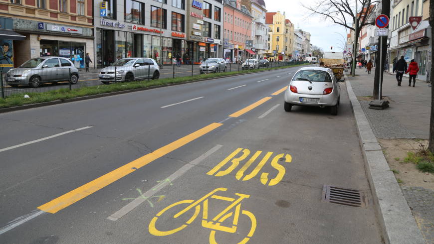 „Bussonderstreifen mit Radverkehrsnutzung“ wird zur Baustelle - Foto: tsz