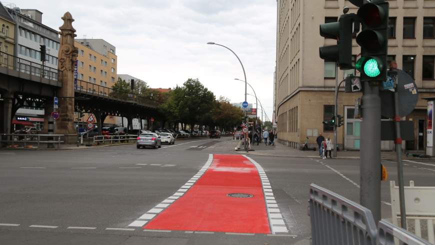 Radstreifen Bülowstraße an der Kreuzung Potsdamer Straße - Foto: © Michael Springer