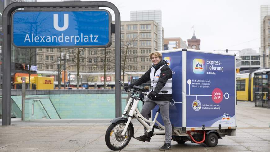 dm: Online-Bestellung mit Express-Lieferung in Berlin - Foto: dm drogerie markt, Andreas Müller