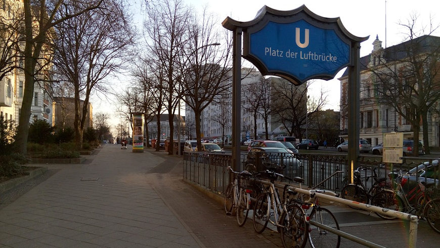 Platz der Luftbrücke 
