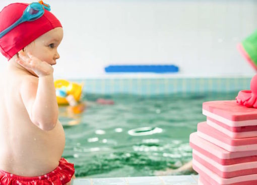 „Friesen-Frosch:“ Kleinkinder lernen schwimmen