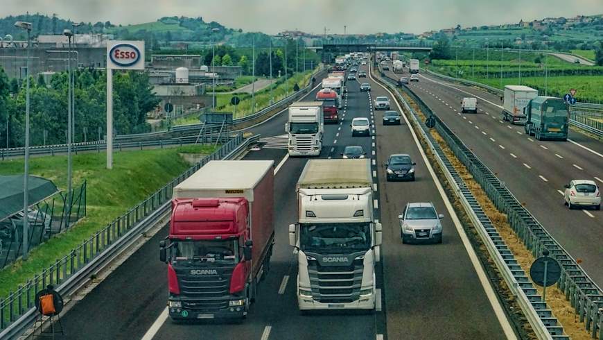 Lkw-Maut erfasst ab 1. Juli 2024 auch Lkw des gewerblichen Güterkraftverkehrs über 3,5 t - Foto: Pixabay