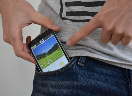 Smartphone - auch für enge Jeans geeignet.