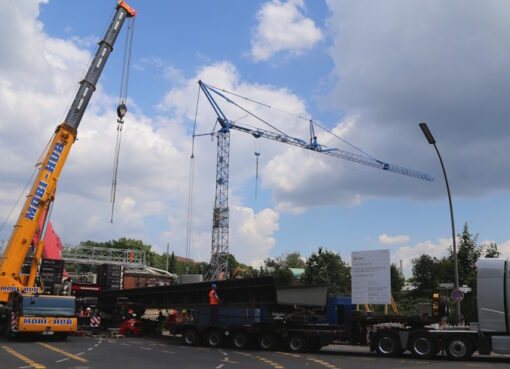 Neue Bahnbrücke über die Attilastraße