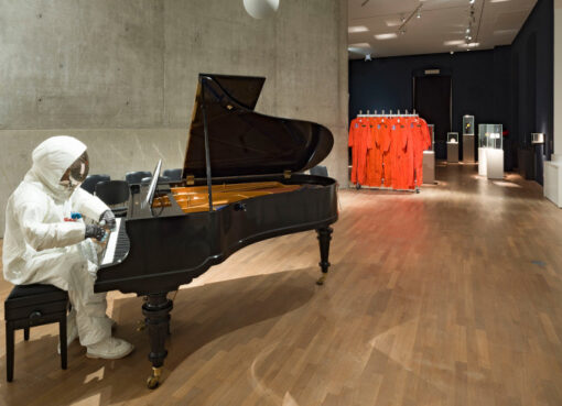 Zeitastronaut in der Ausstellung "Das Gegenteil von Jetzt" im Jüdischen Museum Berlin